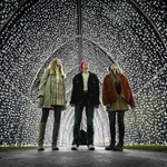 Mezi &bdquo;klasické&ldquo; sváteční instalace se tu počítá světelná archa, nádherný tunel vyzdobený LED světly. Foto: Ines Stuart-Davidson