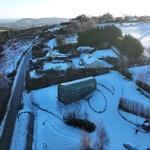 Netradiční formát řešení pak pomohl architektům z irského studia DUA &bdquo;zkrotit&ldquo; výrazný svah, který y při konvenčním přístupu dělal problémy. Foto: Magnaparte Photographer