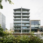 Život v přístavu a maják nejen pro klokany. Amsterodamská Tolhuiskade je obdivuhodnou stavbou. Foto: Stijn Bollaert