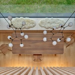 Pohled shora na jídelnu. Foto: BoysPlayNice Pohled shora na jídelnu. Foto: BoysPlayNice