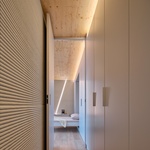 Průhled předsíní do ložnice Foto: BoysPlayNice