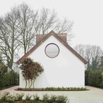 Z dálky by se řeklo &bdquo;nic moc&ldquo;. Měřítka umírněná, profil trochu připomínající stodolu. Nenáročný až skromný. Ale určitě ne objekt, který by do ulic belgického Ghentu nezapadal. Foto: Stijn Bollaert