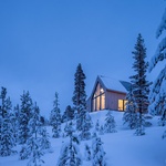 Dům na kopci svými výhledy korunuje pohádkové zimní království Finska. Foto: Marc Goodwin Dům na kopci svými výhledy korunuje pohádkové zimní království Finska. Foto: Marc Goodwin