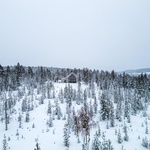 Dům na kopci svými výhledy korunuje pohádkové zimní království Finska. Foto: Marc Goodwin Dům na kopci svými výhledy korunuje pohádkové zimní království Finska. Foto: Marc Goodwin