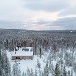 Dům na kopci svými výhledy korunuje pohádkové zimní království Finska. Foto: Marc Goodwin Dům na kopci svými výhledy korunuje pohádkové zimní království Finska. Foto: Marc Goodwin