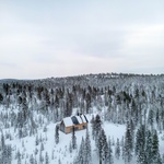 Dům na kopci svými výhledy korunuje pohádkové zimní království Finska. Foto: Marc Goodwin Dům na kopci svými výhledy korunuje pohádkové zimní království Finska. Foto: Marc Goodwin