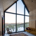 Dům na kopci svými výhledy korunuje pohádkové zimní království Finska. Foto: Marc Goodwin Dům na kopci svými výhledy korunuje pohádkové zimní království Finska. Foto: Marc Goodwin