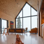 Dům na kopci svými výhledy korunuje pohádkové zimní království Finska. Foto: Marc Goodwin Dům na kopci svými výhledy korunuje pohádkové zimní království Finska. Foto: Marc Goodwin