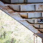 Drony se využívají k inspekci stavebních konstrukcí. Zdroj: Drony SIT