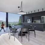 Prudký svah jako výzva: Vila Sidonius vznikla tam, kde by jiní nestavěli. Foto: Filip Šlapal Prudký svah jako výzva: Vila Sidonius vznikla tam, kde by jiní nestavěli. Foto: Filip Šlapal