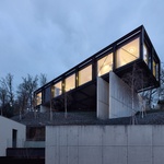 Prudký svah jako výzva: Vila Sidonius vznikla tam, kde by jiní nestavěli. Foto: Filip Šlapal Prudký svah jako výzva: Vila Sidonius vznikla tam, kde by jiní nestavěli. Foto: Filip Šlapal