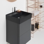 Umyvadla a umyvadlové mísy z kolekce Kartell • LAUFEN budou klenotem každé moderní koupelny. K dispozici jsou v luxusní černé lesklé barvě, ale i černém matném provedení. Zdroj: LAUFEN CZ s.r.o.