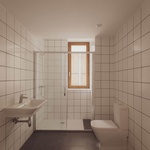 Přirozené osvětlení a uspořádání otvorů je jedním z nejdůležitějších cílů, které byly zohledněny pro zajištění kvality vnitřního prostoru, stejně jako zajištění velkých venkovních teras, které umožňují propojení s krajinou oblasti. Foto: Alberto Amores