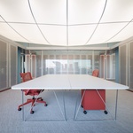 Kancelářská místnost přízemí. Foto: Alex Shoots Buildings