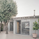 Světlo, soukromí a zahrada: Atelier Ose mění skromný dům v otevřený domov. Foto: Vladimir Jamet Světlo, soukromí a zahrada: Atelier Ose mění skromný dům v otevřený domov. Foto: Vladimir Jamet