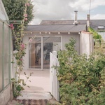 Světlo, soukromí a zahrada: Atelier Ose mění skromný dům v otevřený domov. Foto: Vladimir Jamet Světlo, soukromí a zahrada: Atelier Ose mění skromný dům v otevřený domov. Foto: Vladimir Jamet