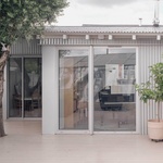 Světlo, soukromí a zahrada: Atelier Ose mění skromný dům v otevřený domov. Foto: Vladimir Jamet Světlo, soukromí a zahrada: Atelier Ose mění skromný dům v otevřený domov. Foto: Vladimir Jamet