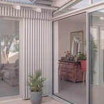 Světlo, soukromí a zahrada: Atelier Ose mění skromný dům v otevřený domov. Foto: Vladimir Jamet Světlo, soukromí a zahrada: Atelier Ose mění skromný dům v otevřený domov. Foto: Vladimir Jamet