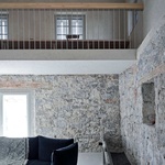 Projekt se řídí principem znovuvyužití a střídmosti. Namísto nahrazování byly původní konstrukce a materiály v maximální možné míře zachovány. Foto: J. Martinic Projekt se řídí principem znovuvyužití a střídmosti. Namísto nahrazování byly původní konstrukce a materiály v maximální možné míře zachovány. Foto: J. Martinic