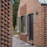 Bydlení pro muže, který sázel stromy. Polský lesní dům korunuje čtvrtstoletí krásné práce Bydlení pro muže, který sázel stromy. Polský lesní dům korunuje čtvrtstoletí krásné práce