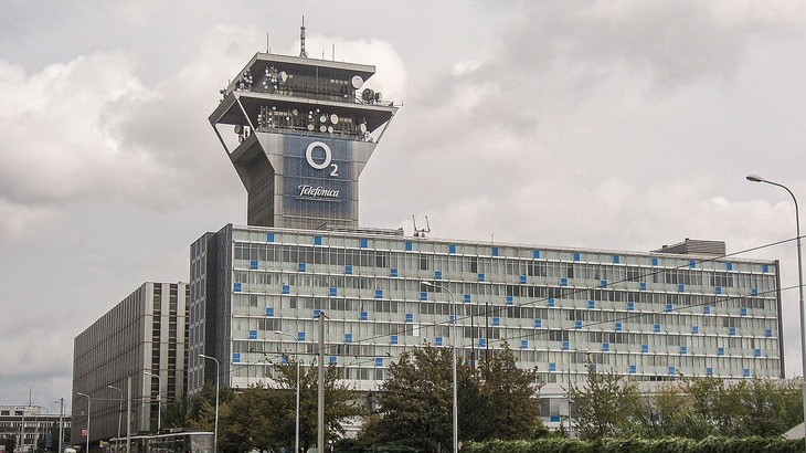 Věž bývalého Telecomu. Zdroj: Ústav dějin umění AV ČR a&nbsp;Wikipedia/Dezidor