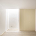 Keramické prvky a tradiční tašková krytina navazují na stavební kulturu oblasti a přirozeně zapojují nový projekt do kontextu. Foto: Carmo Oliveira