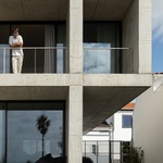 Život v kostce. Casa Rocha se vymyká konvencím. Je to špatně? Foto: Ivo Tavares Studio