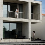 Život v kostce. Casa Rocha se vymyká konvencím. Je to špatně? Foto: Ivo Tavares Studio