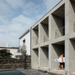 Život v kostce. Casa Rocha se vymyká konvencím. Je to špatně? Foto: Ivo Tavares Studio