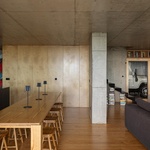 Život v kostce. Casa Rocha se vymyká konvencím. Je to špatně? Foto: Ivo Tavares Studio