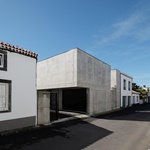 Život v kostce. Casa Rocha se vymyká konvencím. Je to špatně? Foto: Ivo Tavares Studio