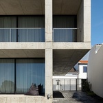 Život v kostce. Casa Rocha se vymyká konvencím. Je to špatně? Foto: Ivo Tavares Studio