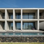 Život v kostce. Casa Rocha se vymyká konvencím. Je to špatně? Foto: Ivo Tavares Studio