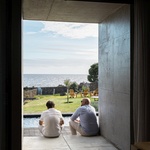 Život v kostce. Casa Rocha se vymyká konvencím. Je to špatně? Foto: Ivo Tavares Studio