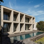 Život v kostce. Casa Rocha se vymyká konvencím. Je to špatně? Foto: Ivo Tavares Studio