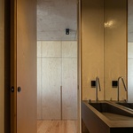 Život v kostce. Casa Rocha se vymyká konvencím. Je to špatně? Foto: Ivo Tavares Studio