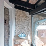 K neuvěření. Dům bez konce je lekcí v umění pomalé rekonstrukce. Foto: Janez Martini K neuvěření. Dům bez konce je lekcí v umění pomalé rekonstrukce. Foto: Janez Martini