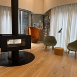 Součástí je i příjemné posezení s krbem. Foto: Josef Matyska