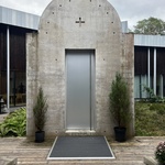 Kaple uprostřed jednoho z átrií. Foto: Josef Matyska