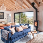 Kdysi se na tomto místě nacházel shluk zchátralých budov, které zřetelně zobrazoval obraz Luciana Pissara. To ostatně přispělo k tomu, že se novostavba dočkala svého schválení. Foto: Unique Homestays