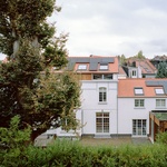 Budova může dnes fungovat jako samostatný dům a zítra se může rozdělit na tři autonomní jednotky bez demolice, výměny potrubí nebo větší rekonstrukce. Foto: Maxime Delvaux