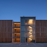 Pohled severní, večerní. Foto: BoysPlayNice Pohled severní, večerní. Foto: BoysPlayNice