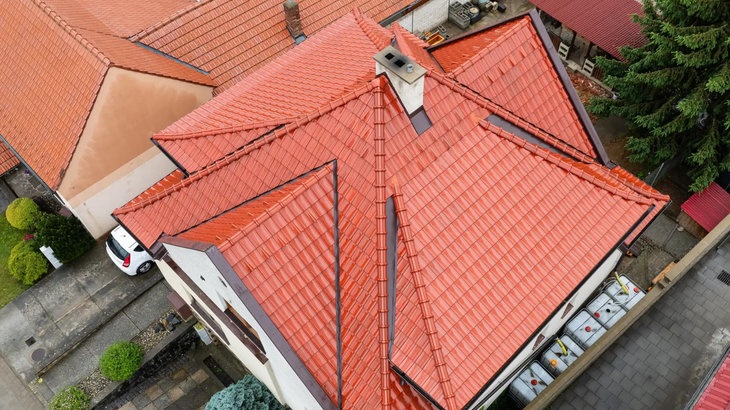 Tondach Contiton 12 – Glazura Amadeus Natur. Zdroj: Aliance taškových střech