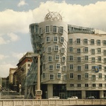 Tančící dům, historie. Foto: PSN a Galerie Tančící dům