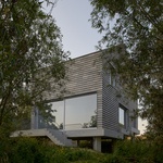 Kaskádový dům na hrázi. Novostavba, která se uměla usadit. Foto: MWA Hart Nibbrig