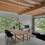 Kaskádový dům na hrázi. Novostavba, která se uměla usadit. Foto: MWA Hart Nibbrig