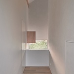 Kaskádový dům na hrázi. Novostavba, která se uměla usadit. Foto: MWA Hart Nibbrig