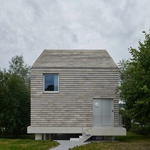 Kaskádový dům na hrázi. Novostavba, která se uměla usadit. Foto: MWA Hart Nibbrig