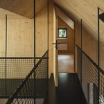 Lávka k ložnicím. Foto: Petr Polák