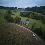 Pohled letecký od komunikace. Foto: Radek Šrettr Úlehla